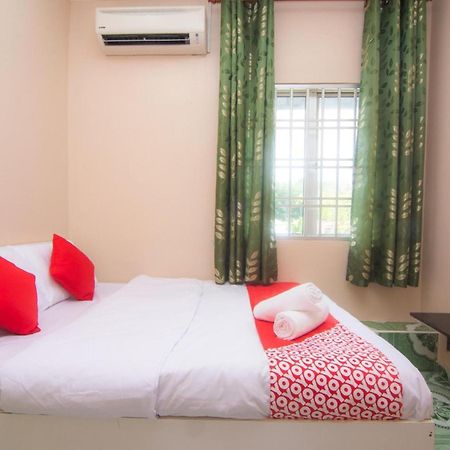 Oyo 1224 Hotel Hajah Rohayah Tanjong Malim Esterno foto