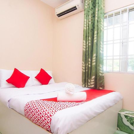 Oyo 1224 Hotel Hajah Rohayah Tanjong Malim Esterno foto