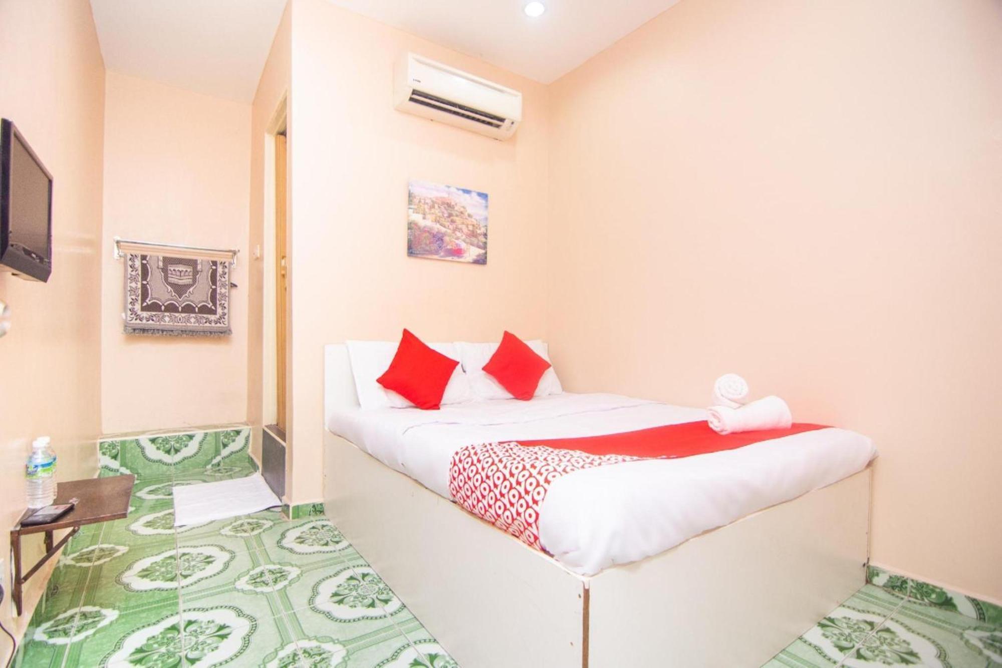 Oyo 1224 Hotel Hajah Rohayah Tanjong Malim Esterno foto