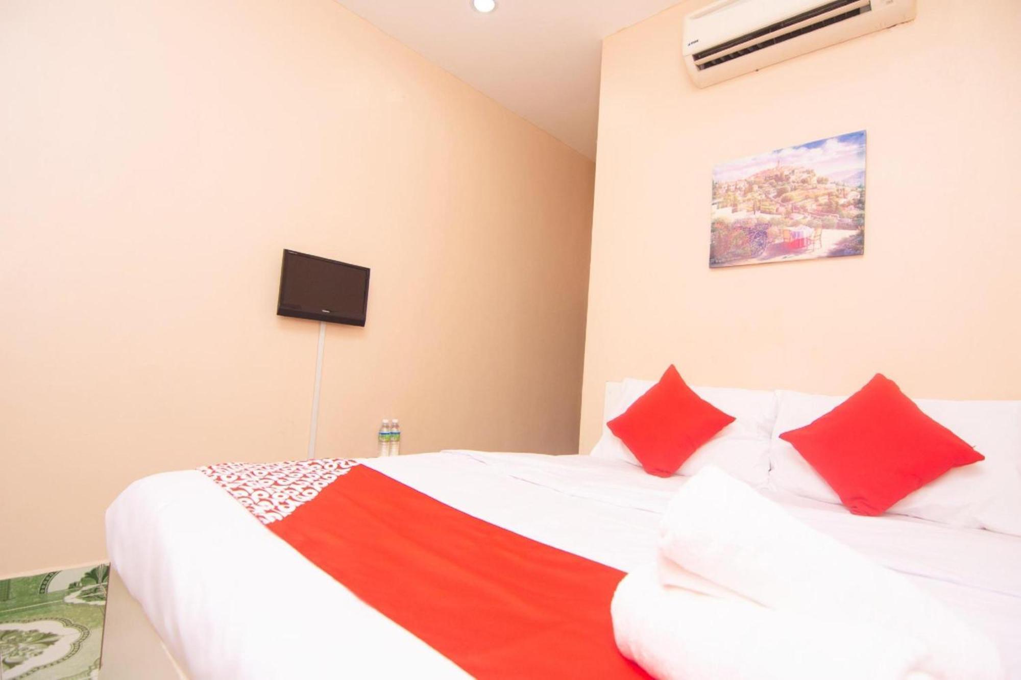 Oyo 1224 Hotel Hajah Rohayah Tanjong Malim Esterno foto