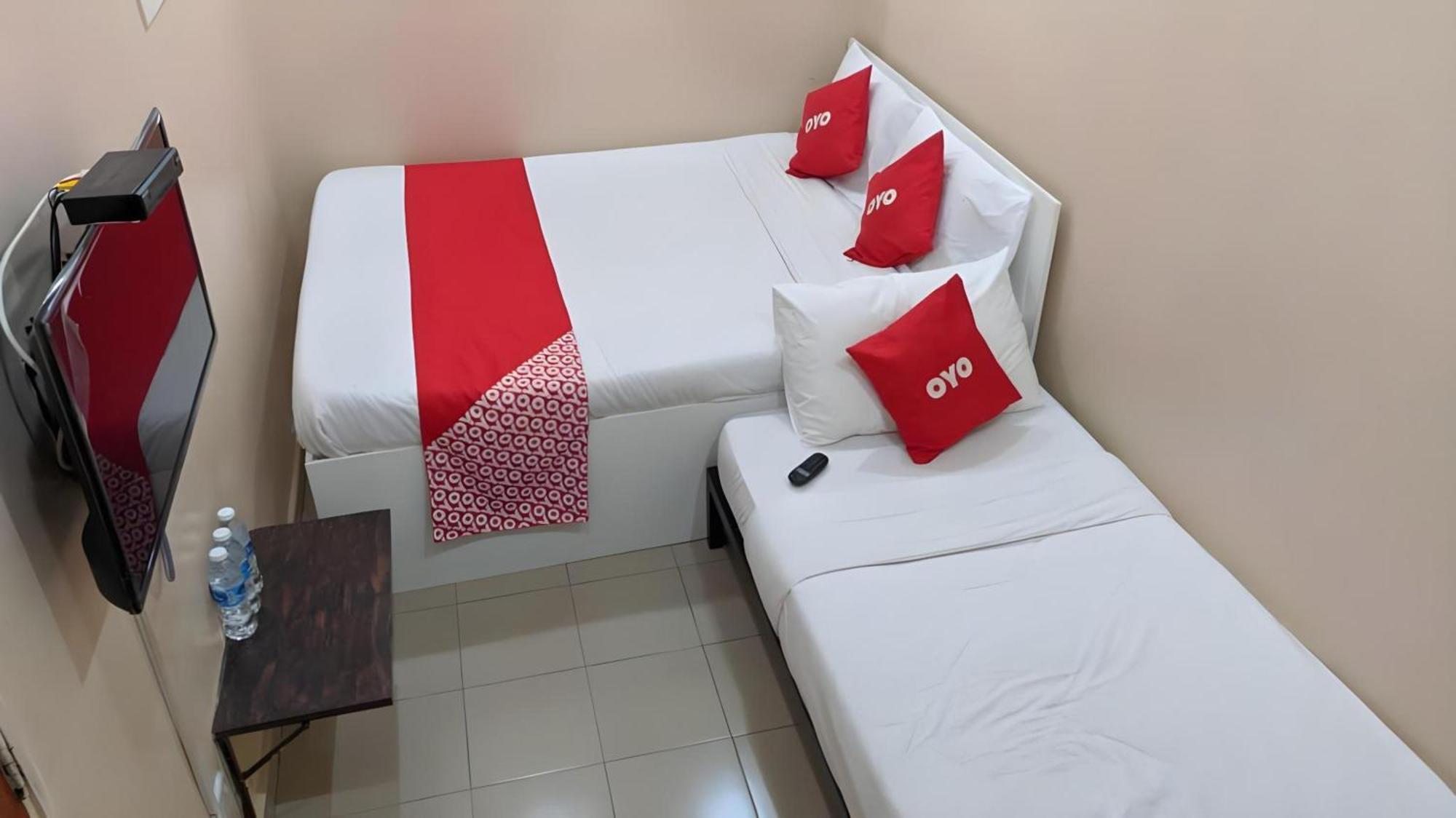 Oyo 1224 Hotel Hajah Rohayah Tanjong Malim Esterno foto