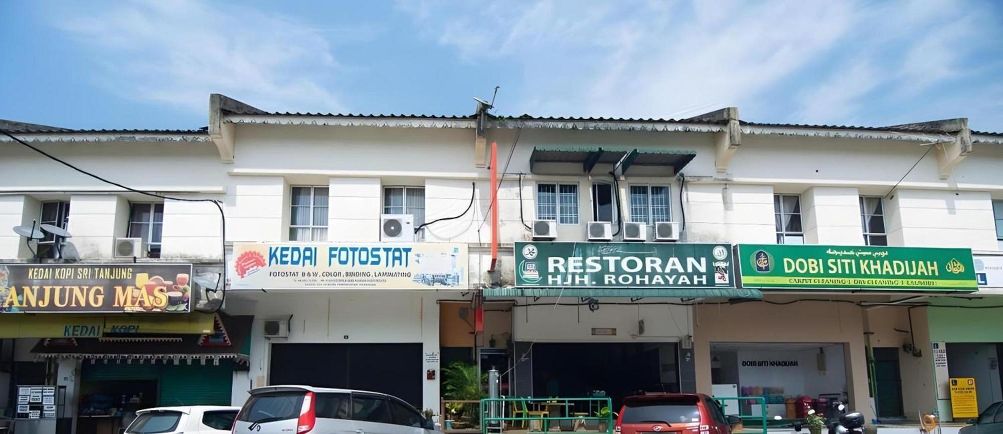 Oyo 1224 Hotel Hajah Rohayah Tanjong Malim Esterno foto