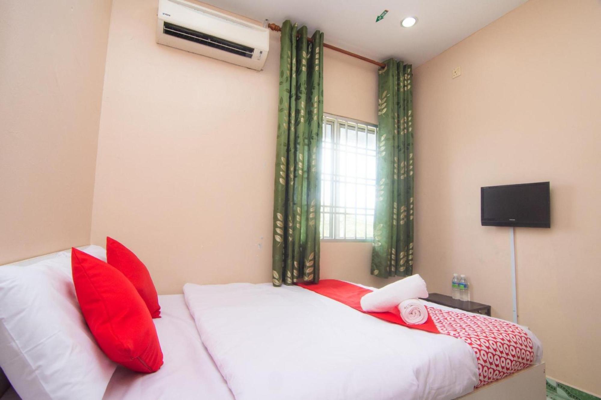 Oyo 1224 Hotel Hajah Rohayah Tanjong Malim Esterno foto