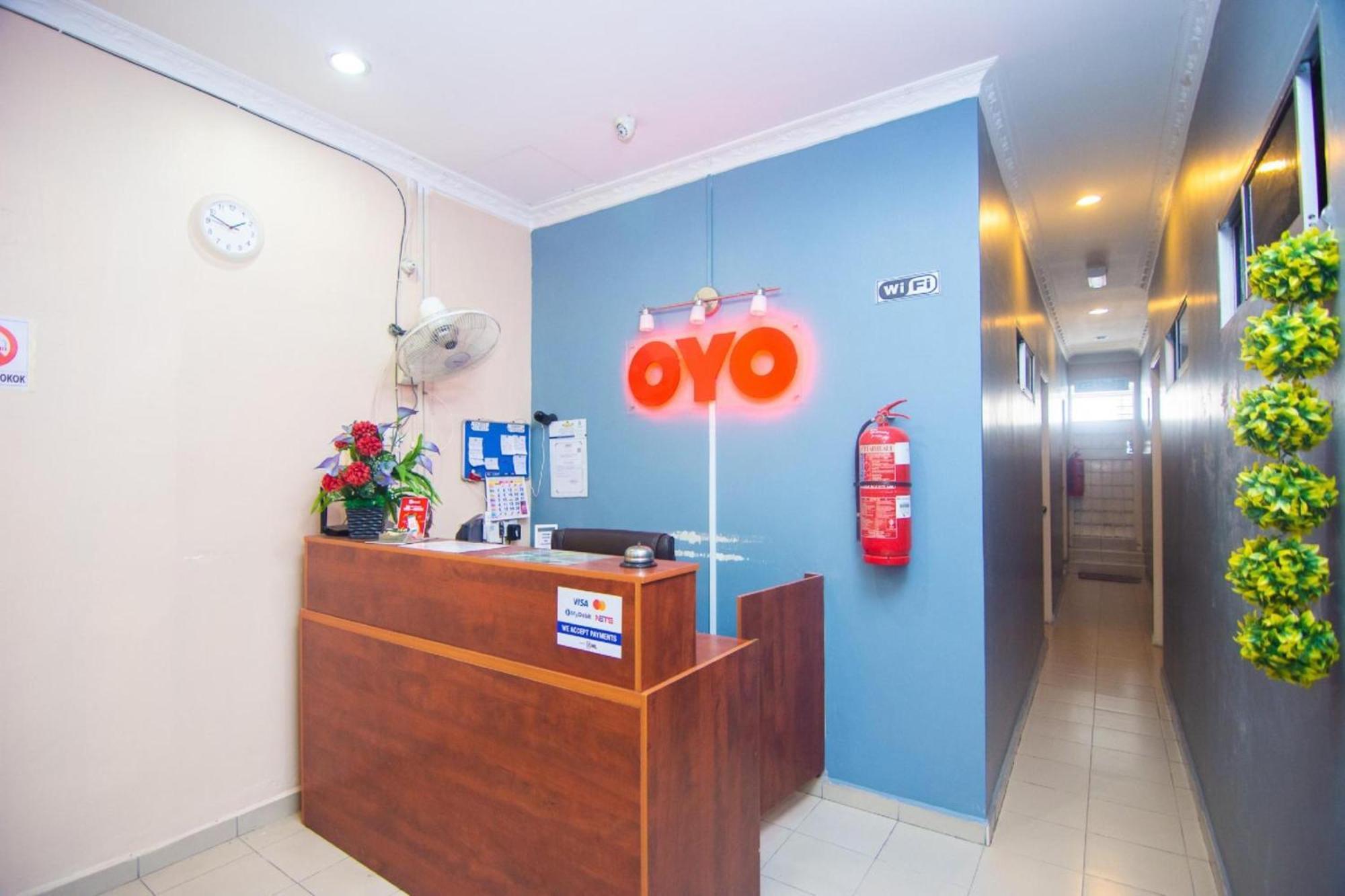 Oyo 1224 Hotel Hajah Rohayah Tanjong Malim Esterno foto