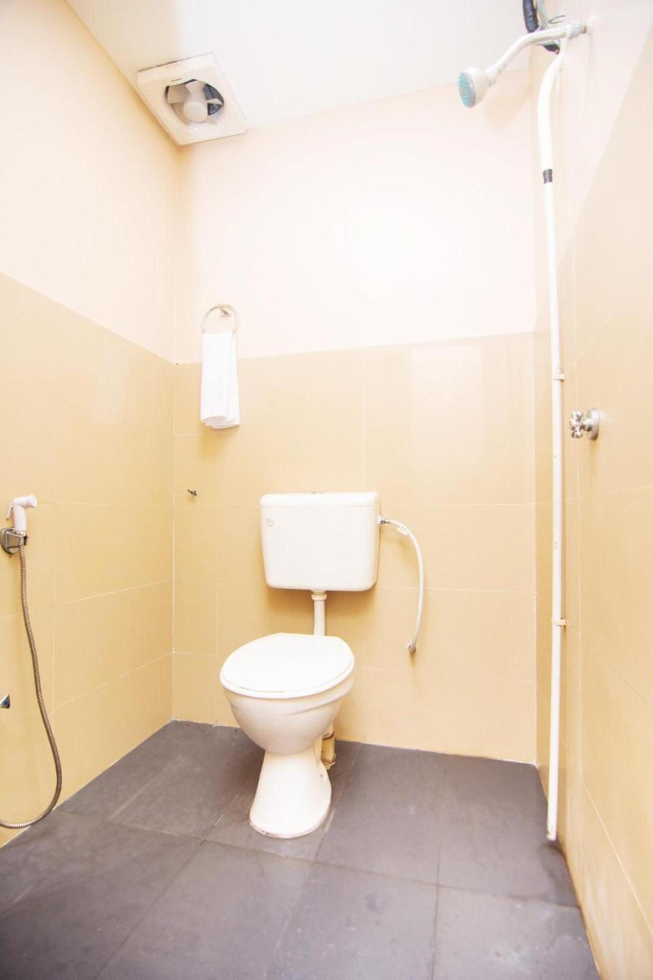 Oyo 1224 Hotel Hajah Rohayah Tanjong Malim Esterno foto
